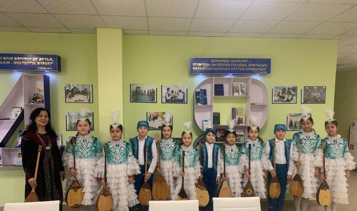ШҚОББ Өскемен қаласы бойынша "отдела образования по городу Усть-каменогорску " КММ "Еркемай"домбырашылар ансамблі "Халық музыкасының дәстүрлерін жаңғырту