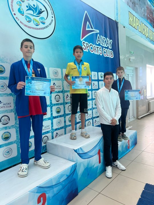 жүзу көпсайысы бойынша Өскемен қаласының ашық біріншілігінде 2012-2013 жас ерекшелігі арасында 100 м, 200 м, 400 м еркін жүзуден бірінші орынға ие бол